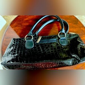 Indulsted wine bag w opener